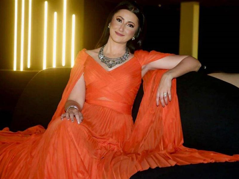 السوبرانو أميرة سليم تفتتح مهرجان صدى الأهرامات بأنشودة إيزيس الفرعونية