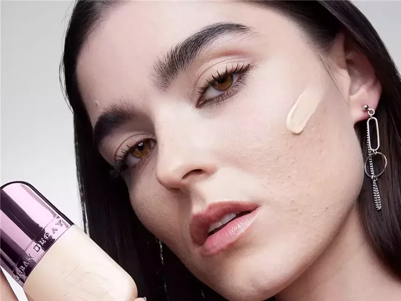 كريمات الأساس ذات التغطية الكاملة التي لا تتكتل.. اعتمديها الآن