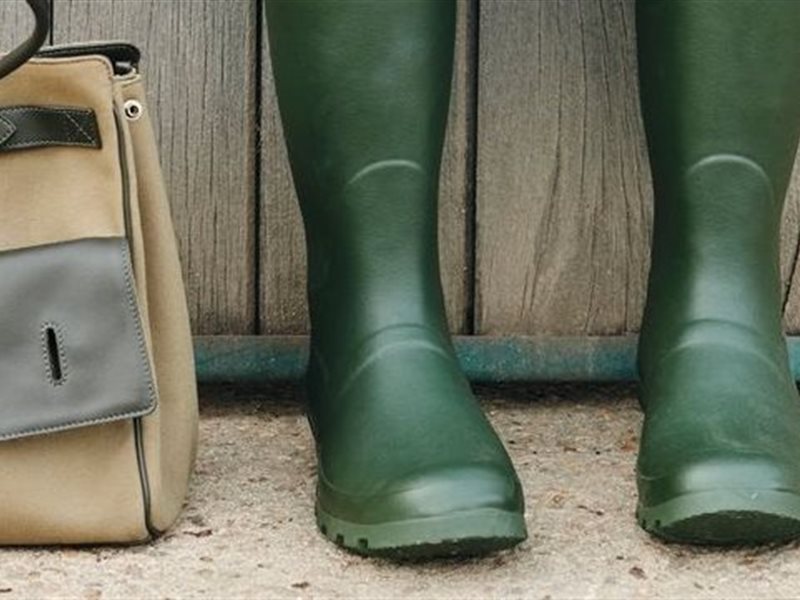 حذاء الموسم: مزيج أنيق بين الفروسية والكاوبوي يتصدر صيحات خريف وشتاء 2026