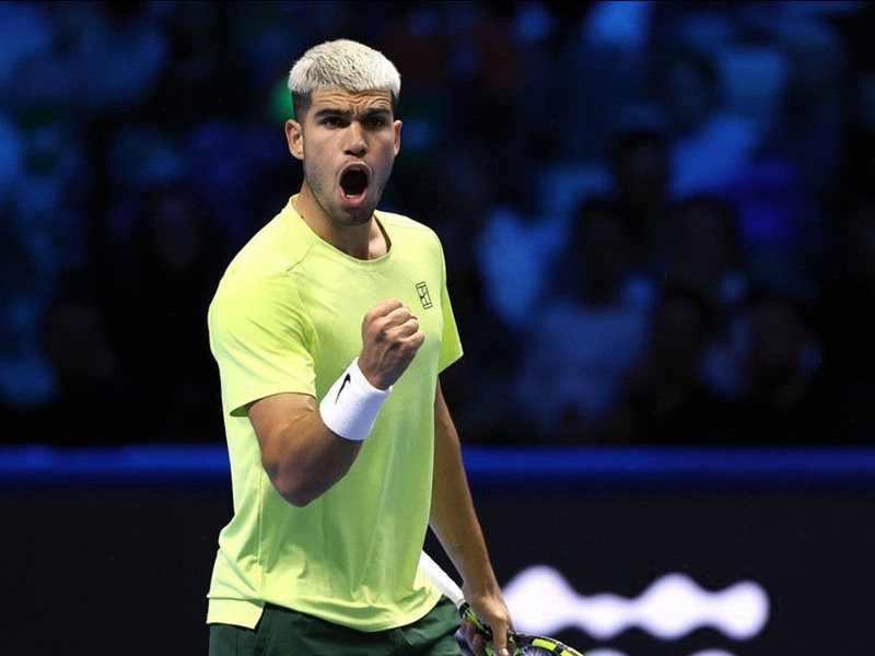 ألكاراز ينتزع المركز الأول من سينر ويؤكد تفوقه في بطولة ATP الختامية