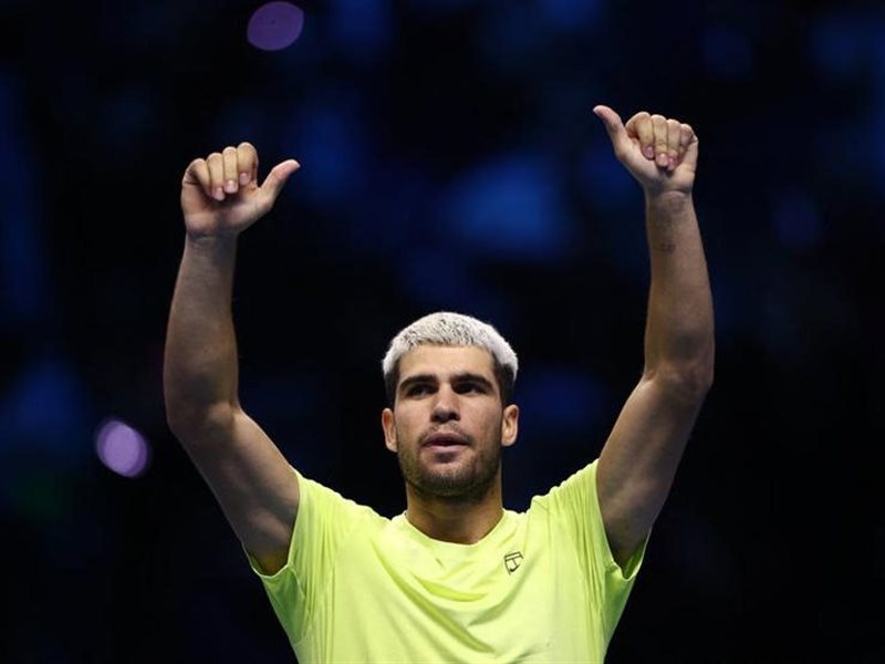 ألكاراز وسينر يلتقيان في نهائي بطولة ATP الختامية