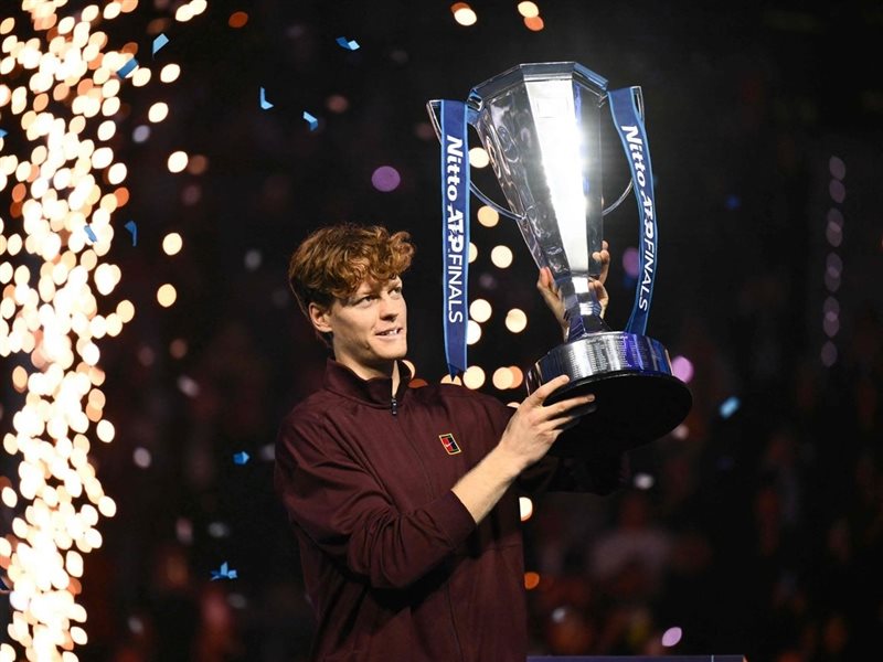 سينر يتوج بلقب نهائيات ATP ويؤكد سيطرته على الملاعب الداخلية في تورينو