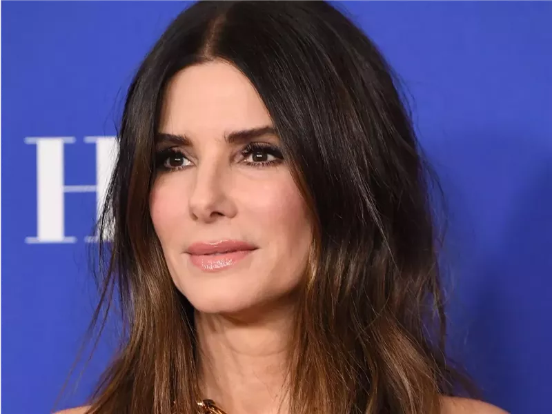 أجمل تسريحات الشعر الطويل للنساء فوق سن الخمسين