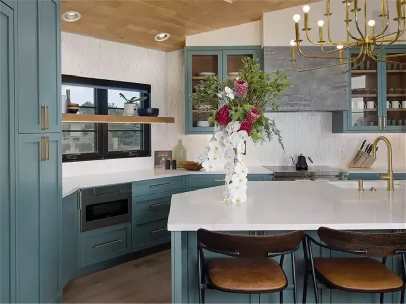 ألوان طلاء المطبخ التي تُحسّن مزاجك وتُضفي البهجة على يومك على الفور