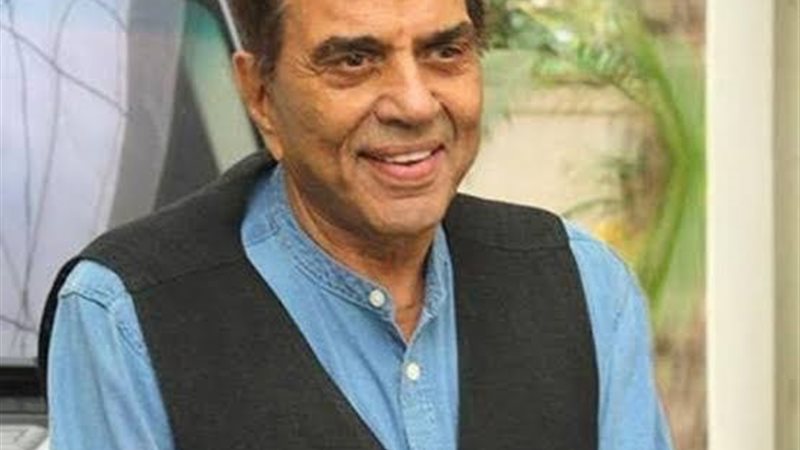 الممثل الهندي دارميندرا