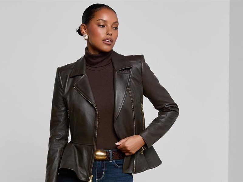 	جاكيتات البيبلوم الجلدية تعود بقوة إلى الواجهة هذا الموسم