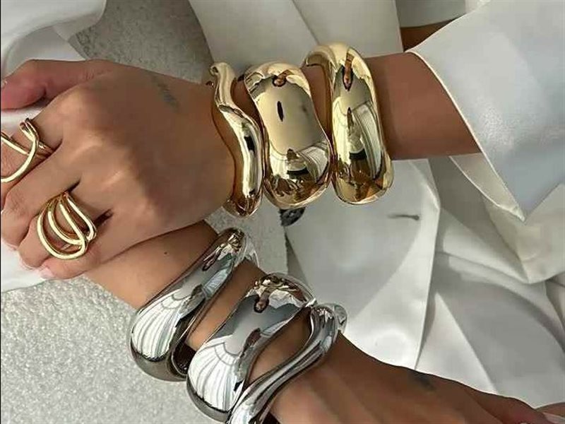 موضة Chunky Bracelets… قطعة واحدة كفيلة بإحداث الفرق في أي إطلالة