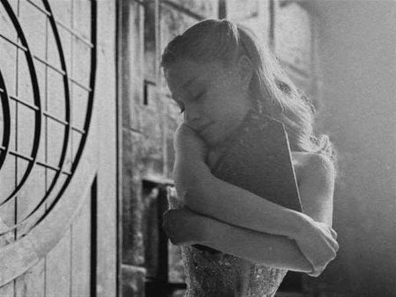 آريانا غراندي تعود لرحلتها مع Wicked بكلمات مؤثرة