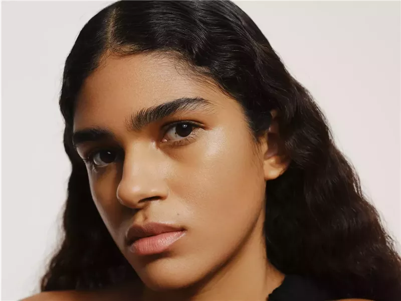 أفضل المنتجات للشعر الخفيف.. من الأمصال إلى المكملات الغذائية