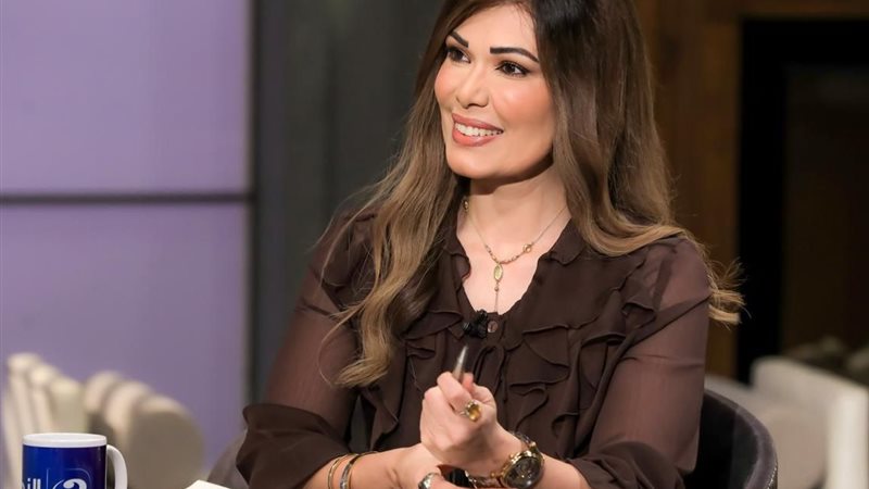 خبيرة الطاقات والمشهد