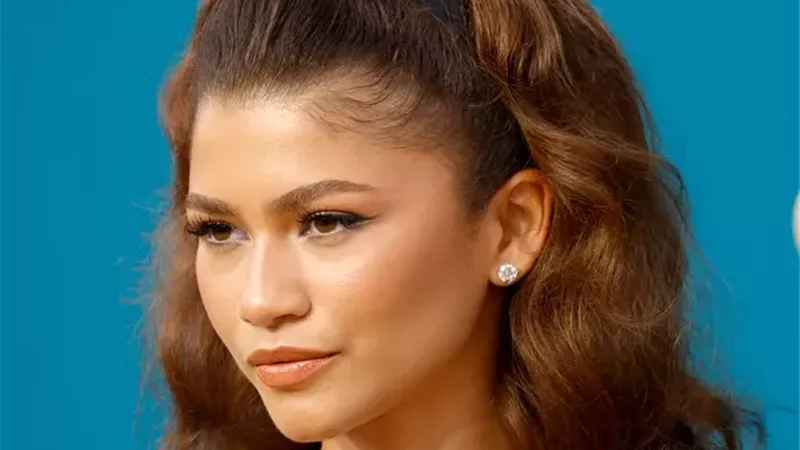 قلم تحديد العيون