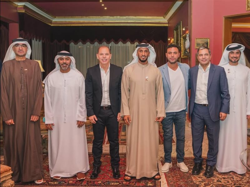  رئيس المجلس الوطني للإعلام الإماراتي يزور عادل إمام بمنزله ويبلغه تحيات الشيخ محمد بن زايد آل نهيان