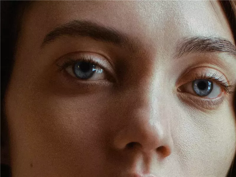 أفضل علاجات لتجاعيد منطقة تحت العين لبشرة ناعمة ومشدودة