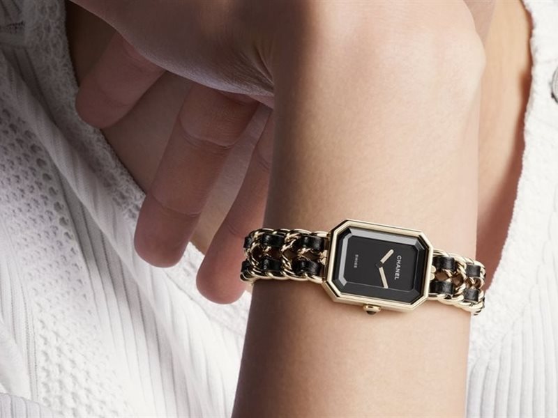 شانيل تعيد ابتكار أيقونتها… ساعة Première بلمسة هوت كوتور راقية