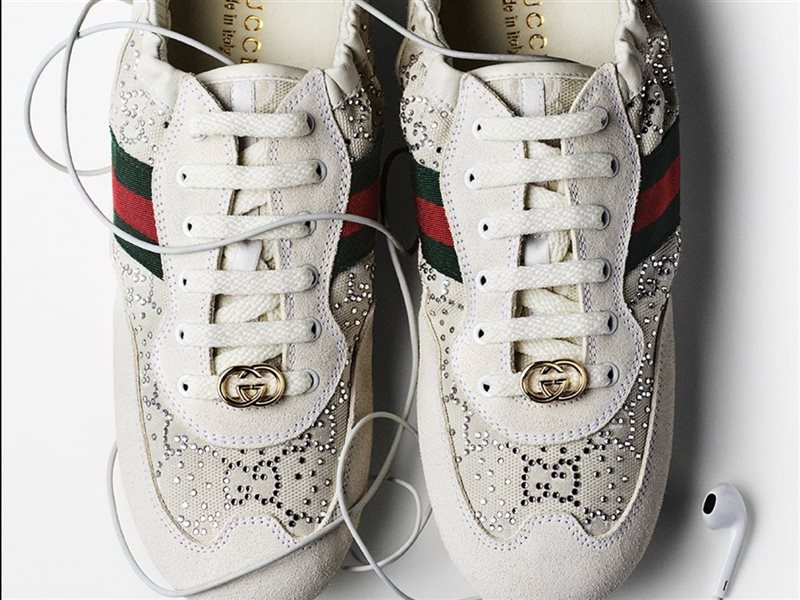 “أناقة العيد تبدأ مع جوتشي … إطلاق مجموعة Gucci Shift بإيقاع متجدد”