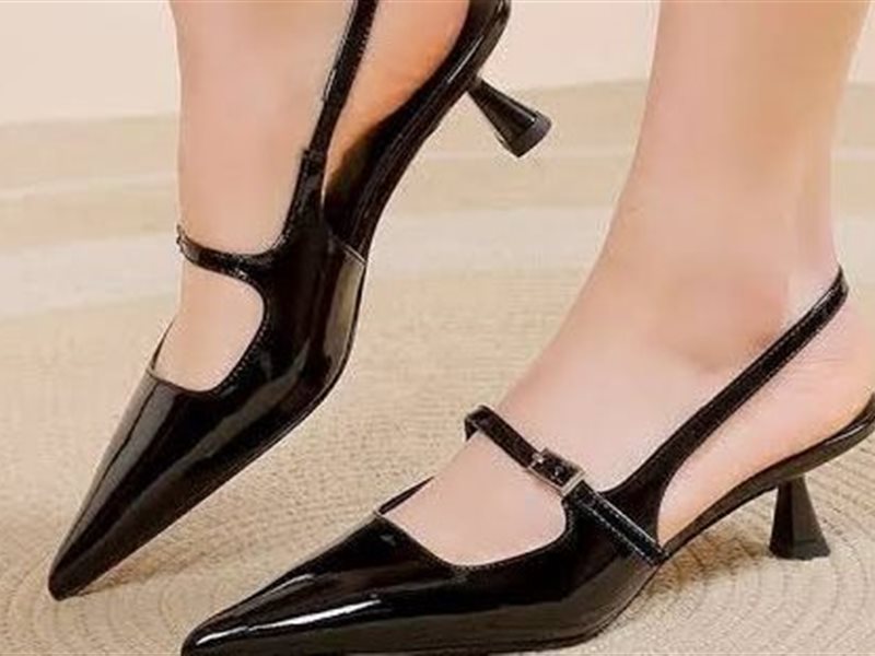  “Pointed Toe Heels… الحذاء الذي يصنع الفرق في أي إطلالة”