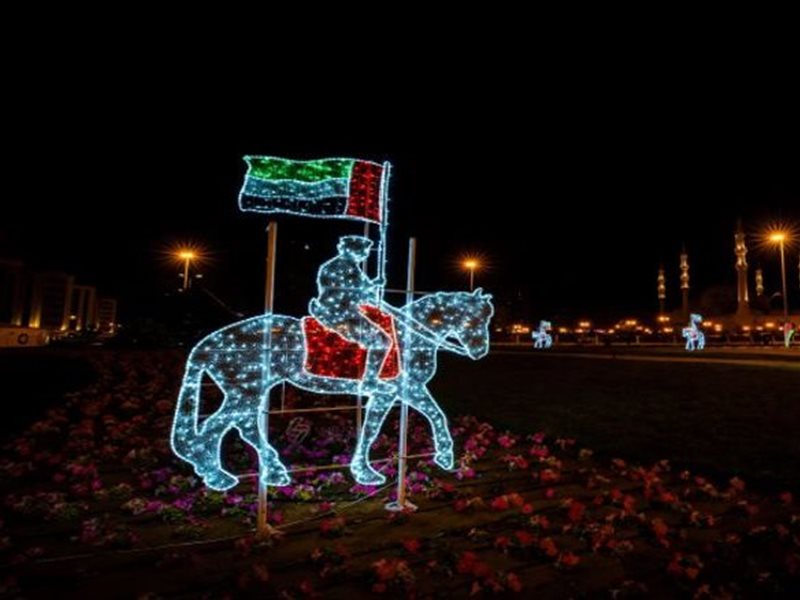 بلدية أبوظبي تزين الشوارع بأبهى حلة للاحتفال بالذكرى 54 لليوم الوطني