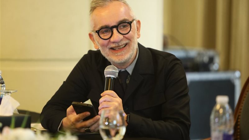 أسطورة الغناء العالمي