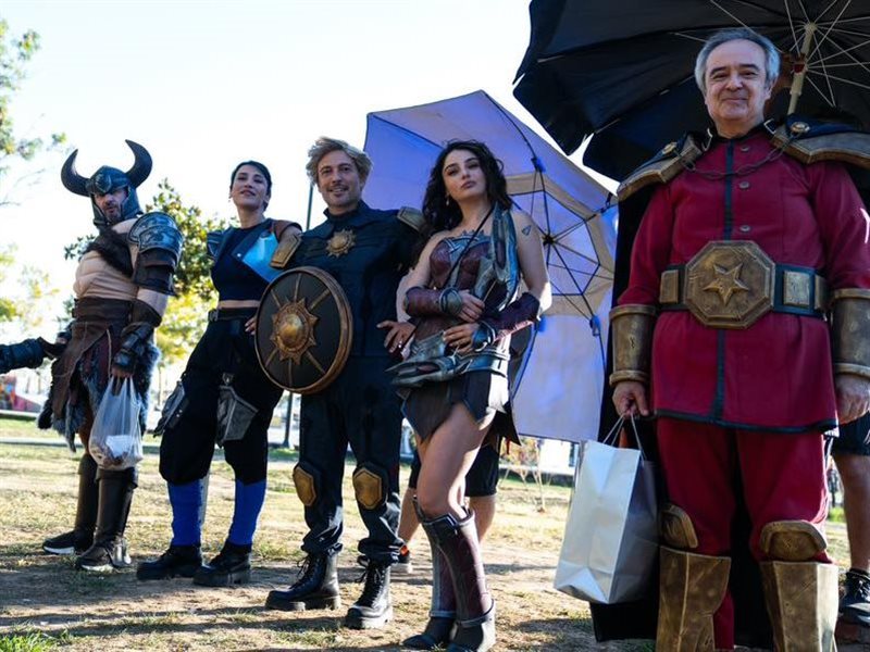 آيتشا توران ترتدي بدلة Wonder woman في فيلمها الكوميدي الجديد 