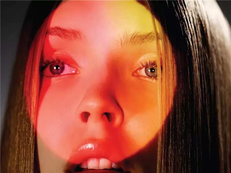 أفضل أجهزة العلاج بالضوء الأحمر لبشرة أكثر تماسكًا ونعومة