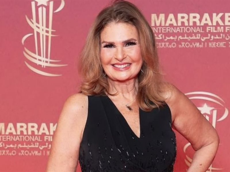 يسرا تخطف الأنظار بإطلالة راقية من توقيع رامي العلي على السجادة الحمراء في مراكش