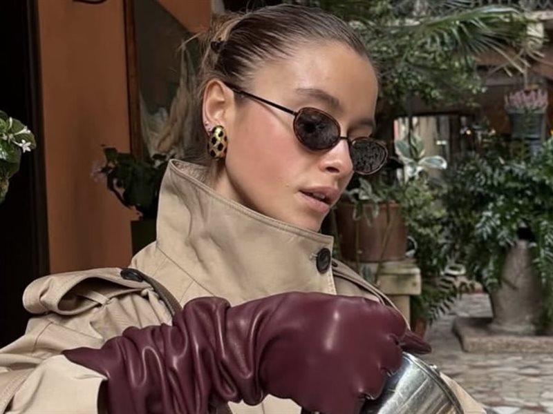 عودة الكلاسيكيات… قفازات الجلد تتصدر صيحات الإكسسوارات في موسم البرد