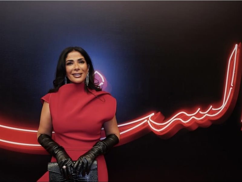 منى زكي تخطف الأنظار في العرض الخاص لفيلم “الست” بمصر  بمجوهرات عزة فهمي