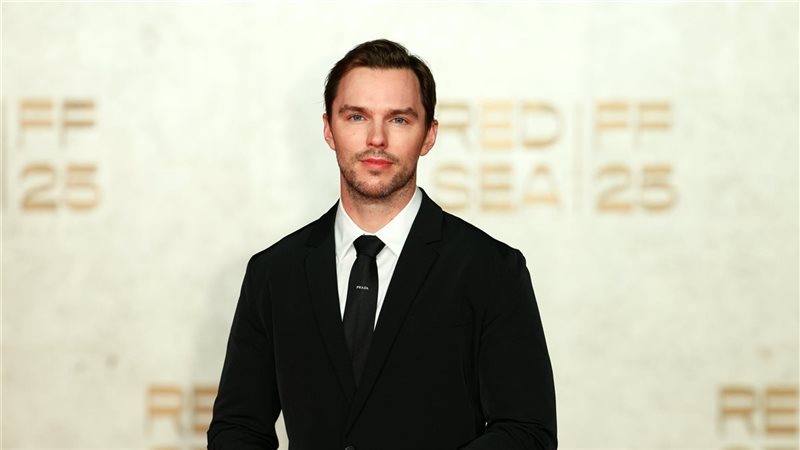 نيكولاس هولت