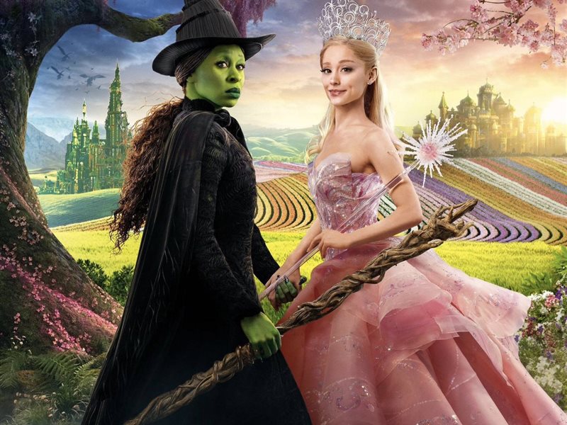 مدرب الصوت في فيلم WICKED يكشف سر تصرف آريانا جراندي الغريب