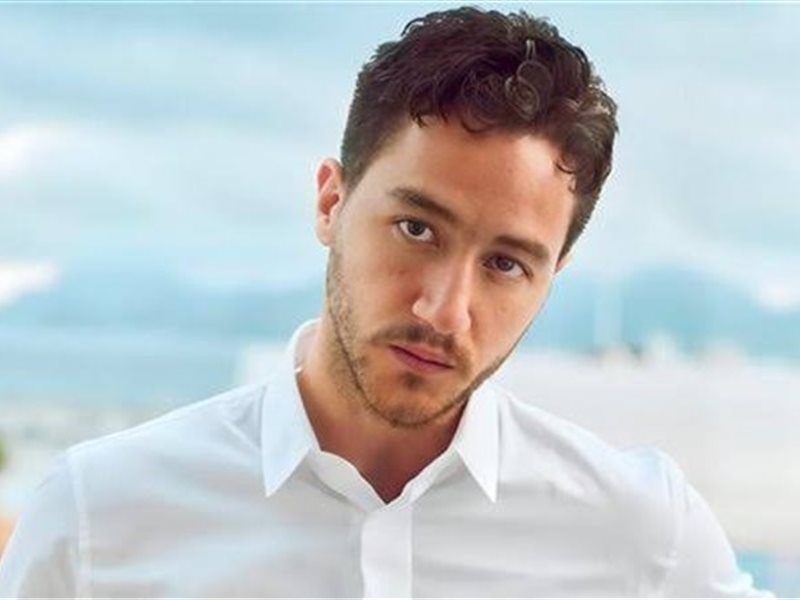 أحمد مالك يتوّج بجائزة الكريستال سيمرغ لأفضل ممثل في مهرجان فجر السينمائي 2025