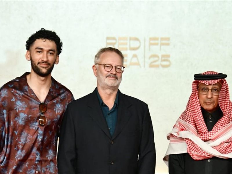 توافد نجوم الفن  علي السجادة الحمراء لعرض فيلم 