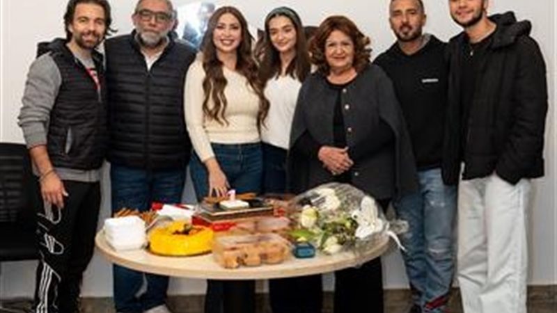 نجوم مسلسل أنا وهو