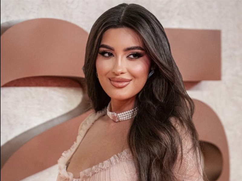 نور البوبو تخطف الأنظار في مهرجان البحر الأحمر بإطلالة أميرية حالمة بلون الورود