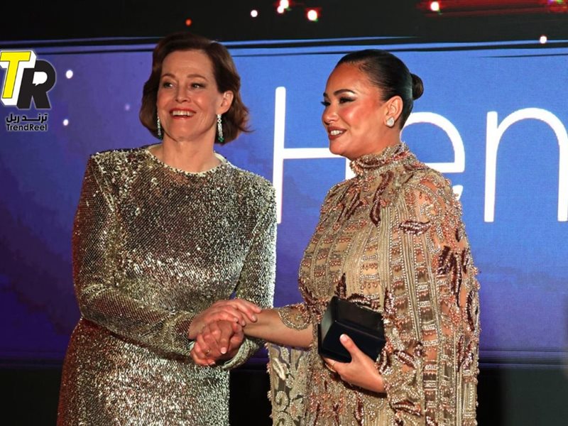 البحر الأحمر: سيجورني ويفر  تسلم هند صبري جائزة عمر الشريف في حفل  Golden Globes