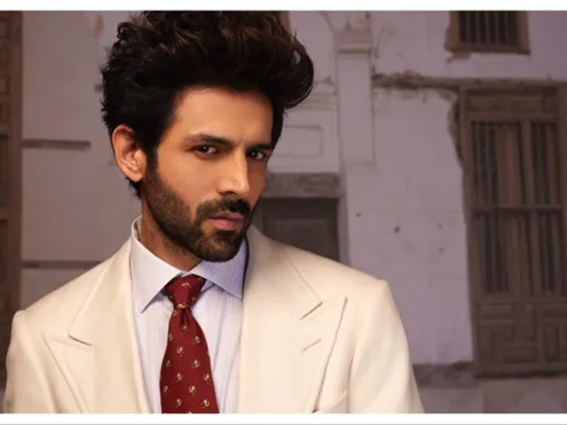 النجم الهندي كارتيك آريان يُشوق لمشروعه الخيالي القادم من ستوديو البحر الأحمر ويقول : مجد بوليوود مبني على الأفلام الرومانسية