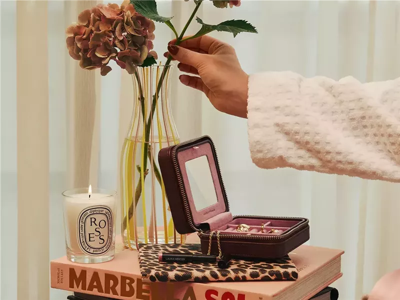  أفضل  هدايا مميزة للمرأة.. يمكن تقديمها لشريكتك في حفل رأس السنة