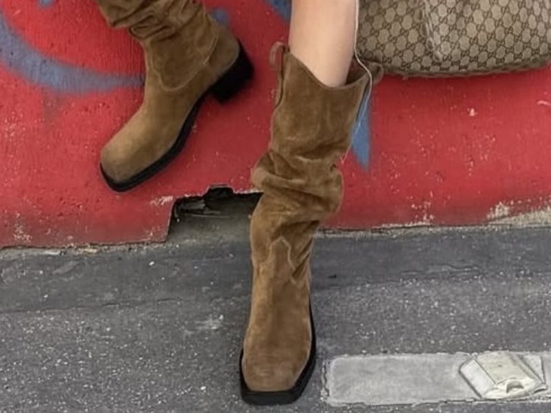 عندما تلتقي الراحة بالأناقة: ال flat bootsخيارك الأمثل