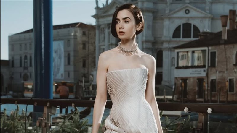 ليلي كولينز 