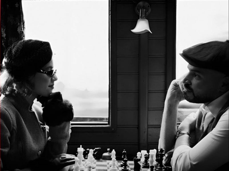 بالأبيض والأسود.. أبو يطرح كليب 