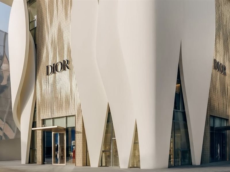 	ديور تفتتح أكبر وجهاتها في الصين باحتفال فاخر في سانليتون