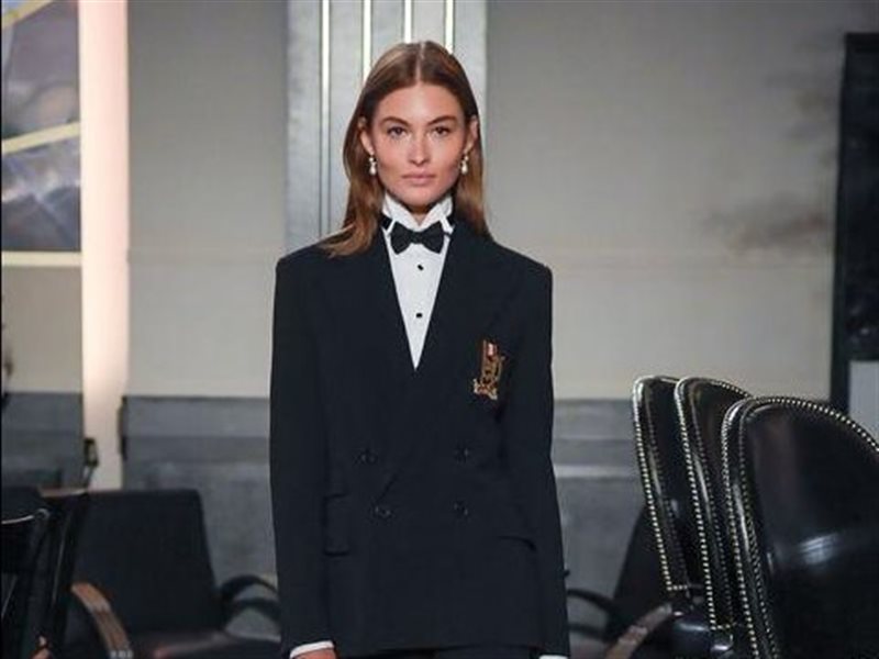 التوكسيدو… صيحة خالدة تتصدّر إطلالات موسم الأعياد بأنوثة جريئة