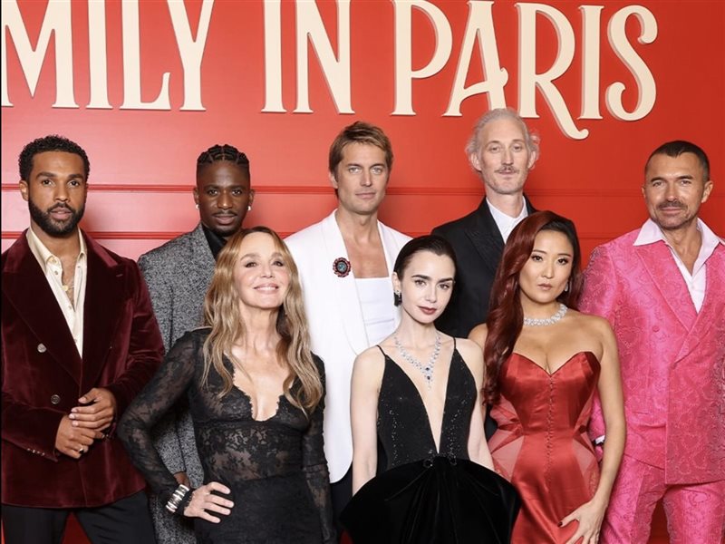 	باريس تحتضن العرض العالمي لـ“Emily in Paris” بحضور نجومه بإطلالات مميزة