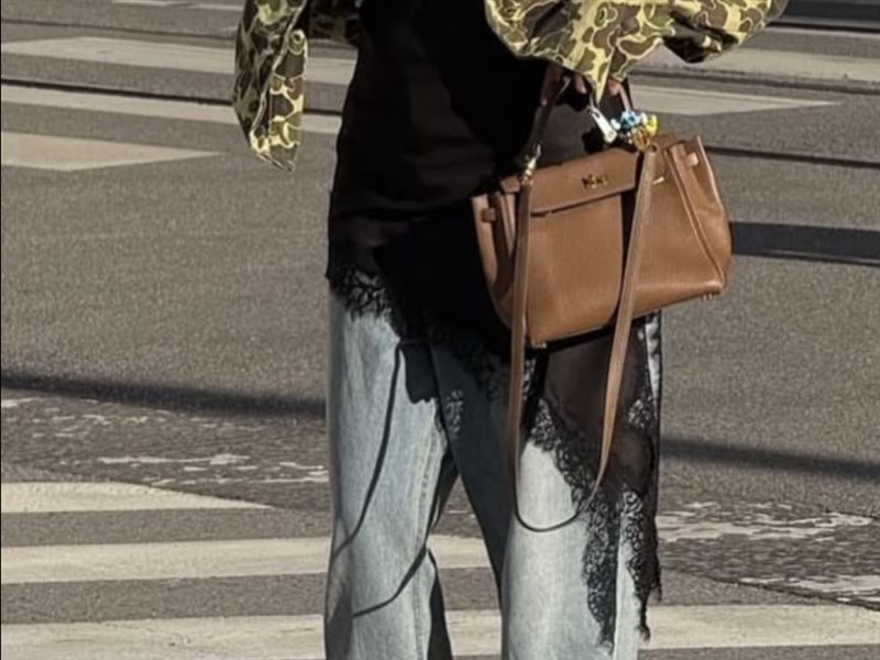 الـSlip Dress خيار أنيق لإطلالات شتوية عصرية ومبتكرة