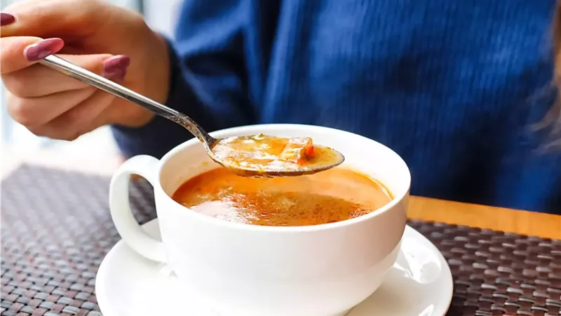 اطعمة ومشروبات تشعرك