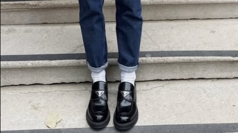 الجوارب مع اللوفرز