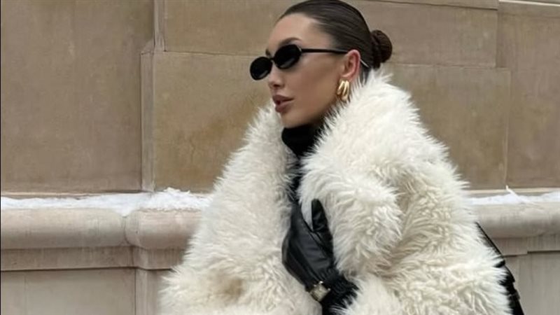 المعطف الفرو الطويل