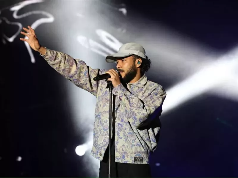 ويجز يطلق أول عرض حي لألبومه 