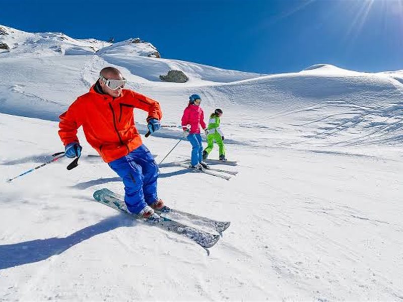ما وراء الألب: رحلة إلى أفضل منحدرات الجليد العالمية