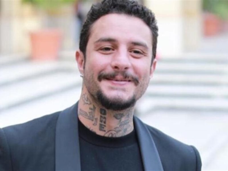 أحمد الفيشاوي يعود من أمريكا غدا لحضور عزاء والدته