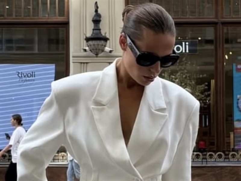 الإطلالة البيضاء الكاملة تتصدّر صيحات الموضة... أناقة خالدة لكل المواسم